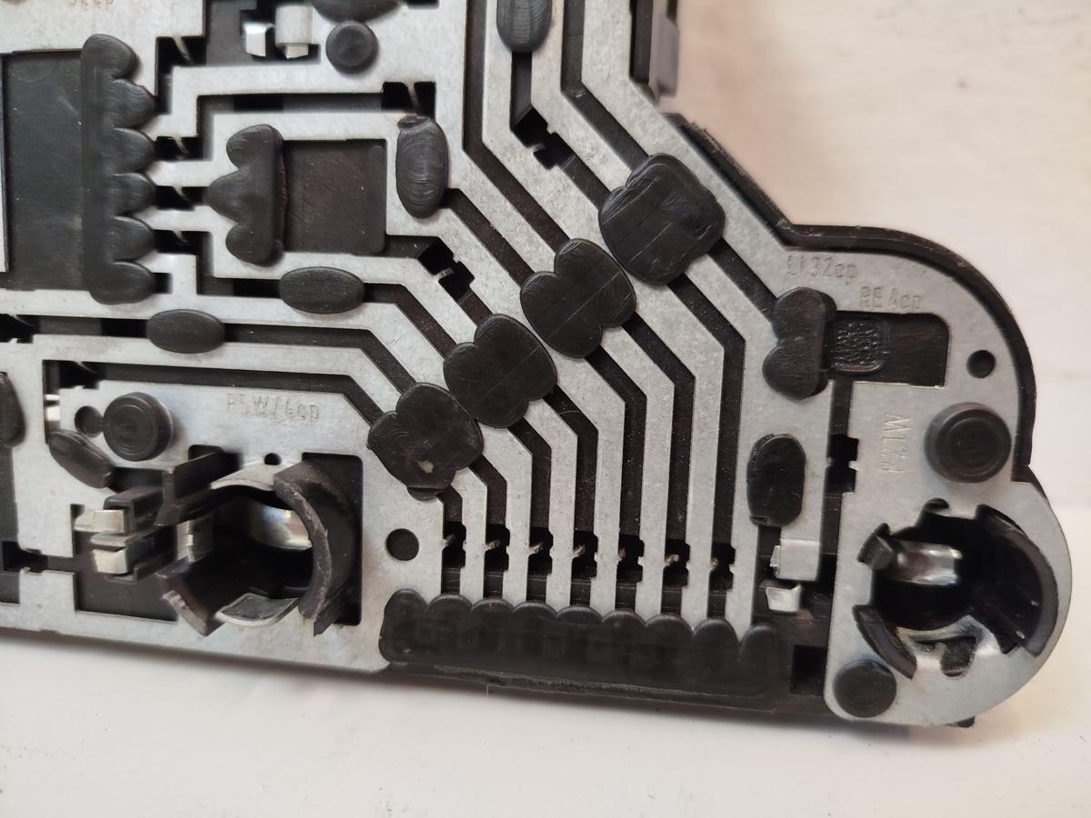 VW Golf III Cabrio 1EX Lampentr&auml;ger Lampenfassung hinten links OE