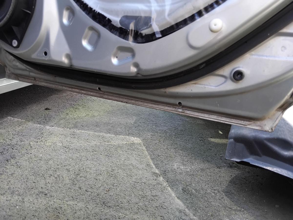 Toyota Avensis T25 Kombi T&uuml;r hinten rechts silbermetallic 1C0 BJ2005