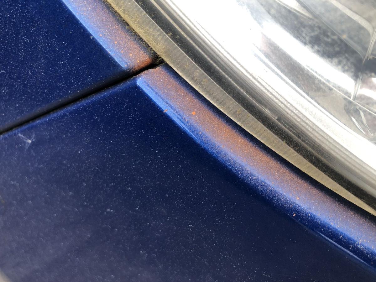 Renault Clio 3 Typ BR Sto&szlig;f&auml;nger vorn Frontsch&uuml;rze Besch&auml;digt TERNA Blue