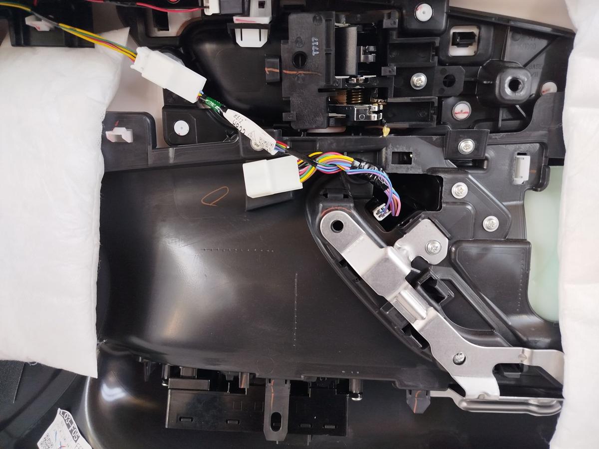 Mitsubishi Eclipse Cross GK0 ab21 T&uuml;rverkleidung vorn links T&uuml;rpappe OEM