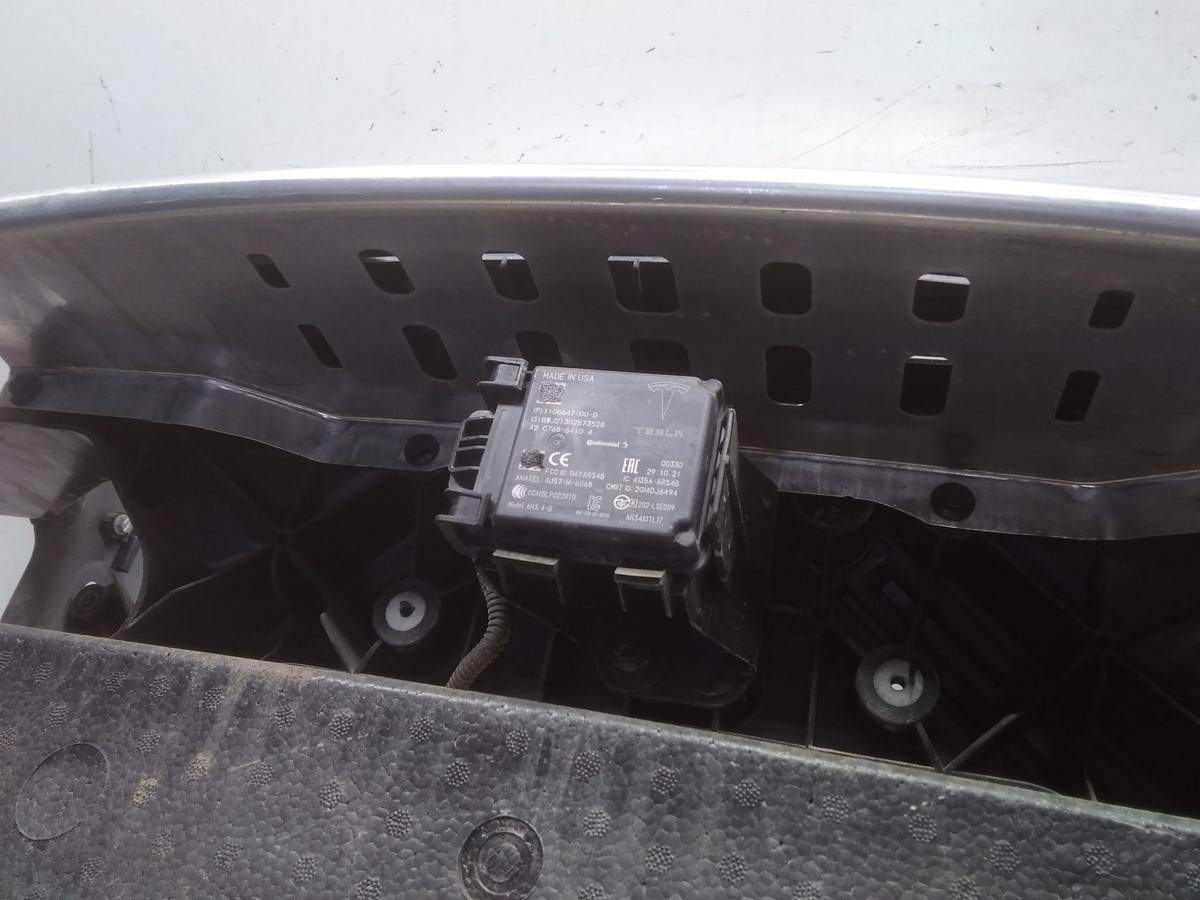 Tesla Model Y Performance original Schlo&szlig;tr&auml;ger Frontmittelteil Frontend BJ2022