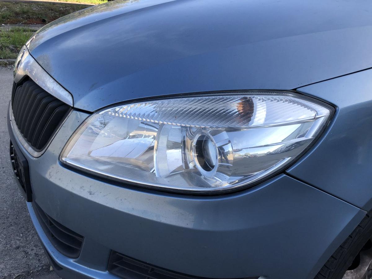 Skoda Fabia II 2 5J Scheinwerfer links Halogen Linse ab 2010 ohne Kurvenlicht