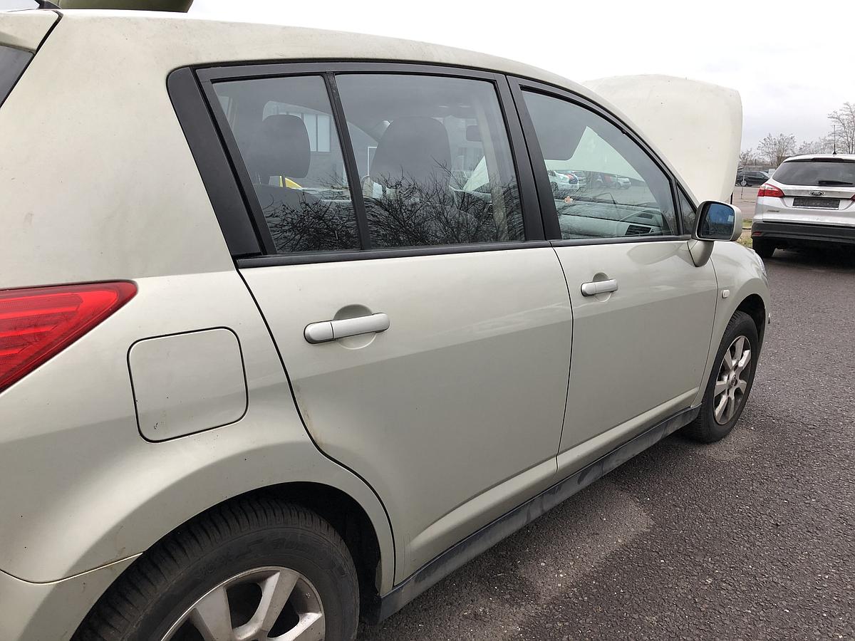 Nissan Tiida Hatch Back Tür hinten rechts K32 Yellowish Silver Met