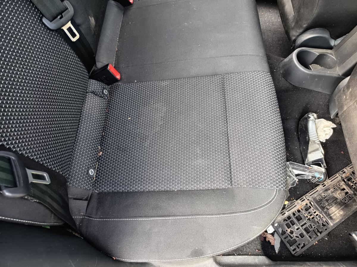 Skoda Rapid Spaceback original R&uuml;cksitzbank geteilt Stoff anthrazit Bj 2015
