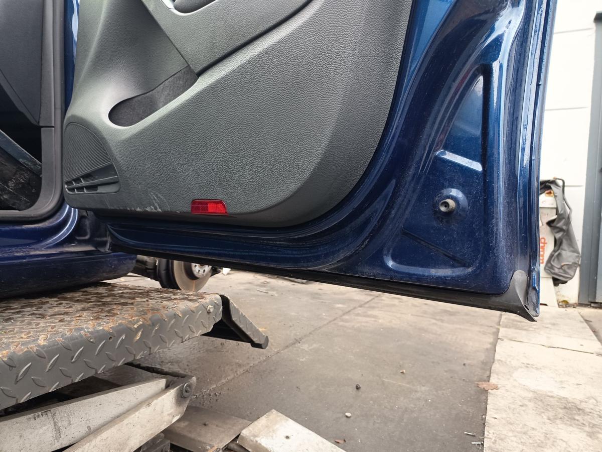 VW Golf VI 6 Limo orig Tür vorn rechts 5türer Beifahrertür LD5Q Blau Bj 2009 VW Golf VI 6 Limo orig Tür vorn rechts 5türer Beifahrertür LD5Q Blau Bj 2009