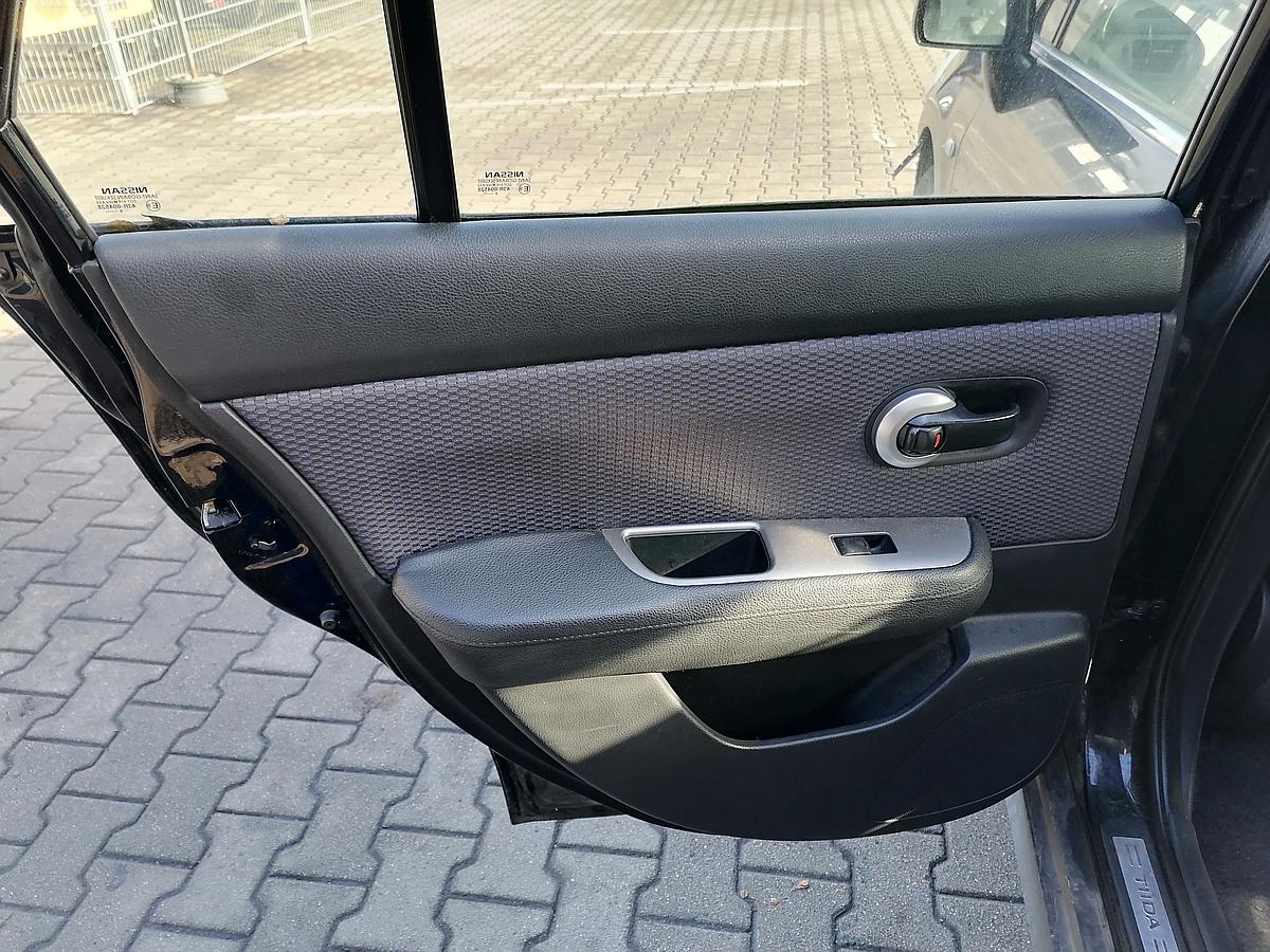 Nissan Tiida Tür hinten links Schwarz Stufenheck BJ04-11