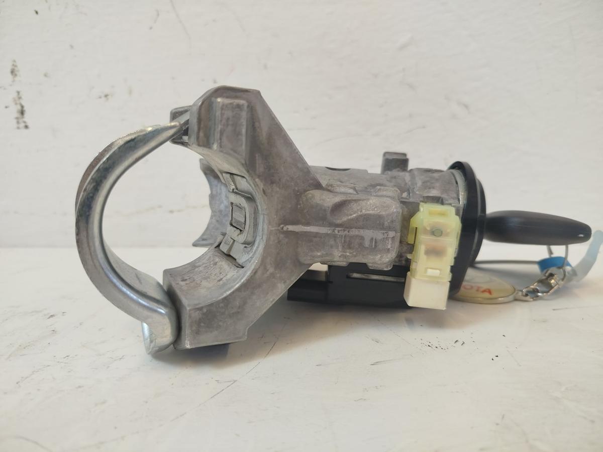Toyota Yaris XP13 Z&uuml;ndschloss mit einem Schl&uuml;ssel Schlie&szlig;zylinder Z&uuml;ndung
