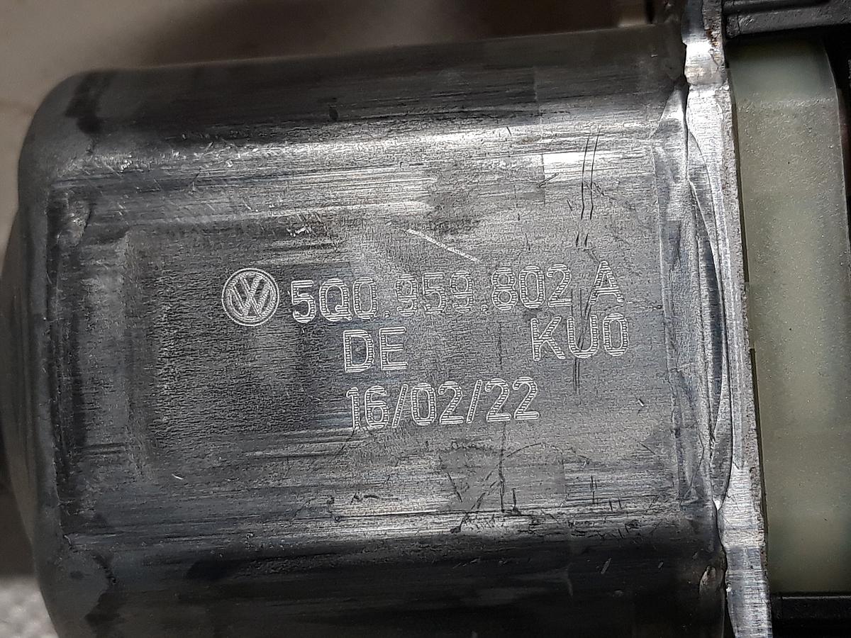 Skoda Superb 3V Bj.2022 original Fensterhebermotor hinten rechts Bosch 0130822714