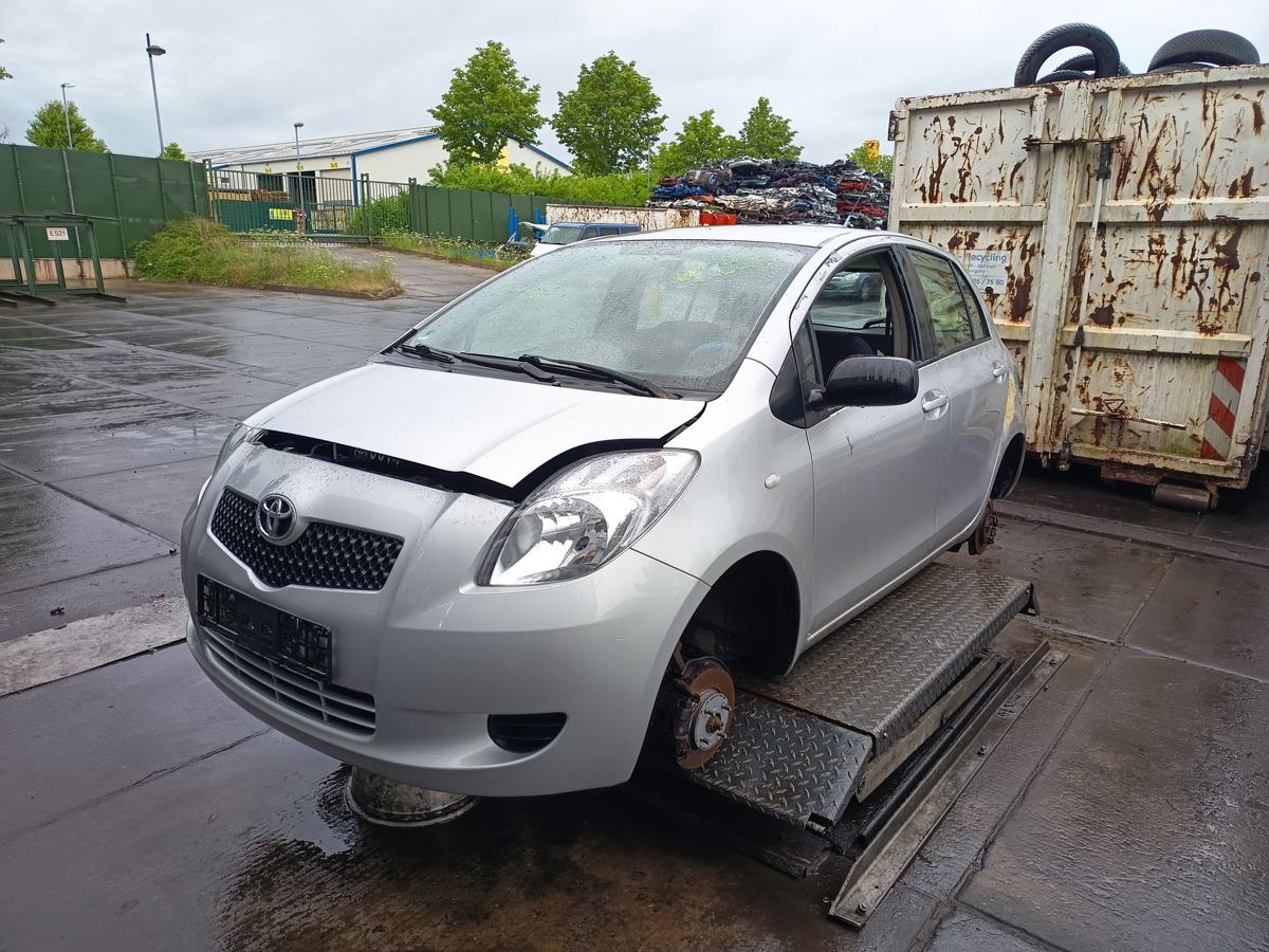 Toyota Yaris XP9 Nachbau Scheinwerfer rechts Halogen/Haupt/Licht/Front Bj 2006