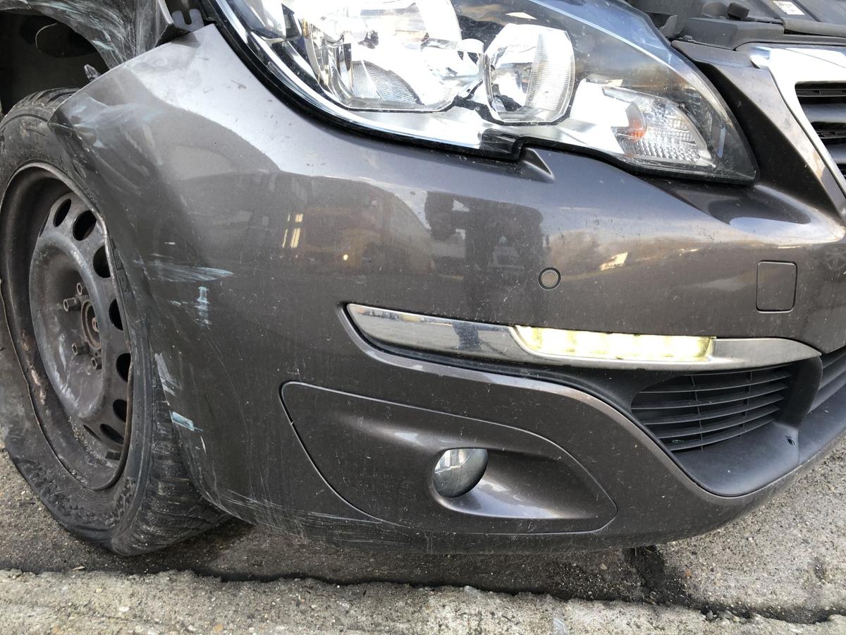 Peugeot 308 SW T9 Sto&szlig;f&auml;nger vorn NSW PDC TFL Moka grau Stossstange SCHADEN