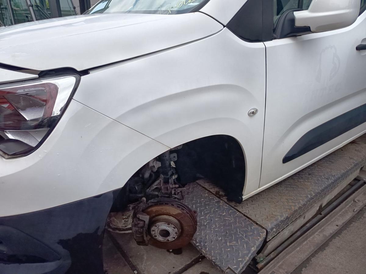 Opel Combo E orig Kotflügel links G20 Weiß Bj 2019