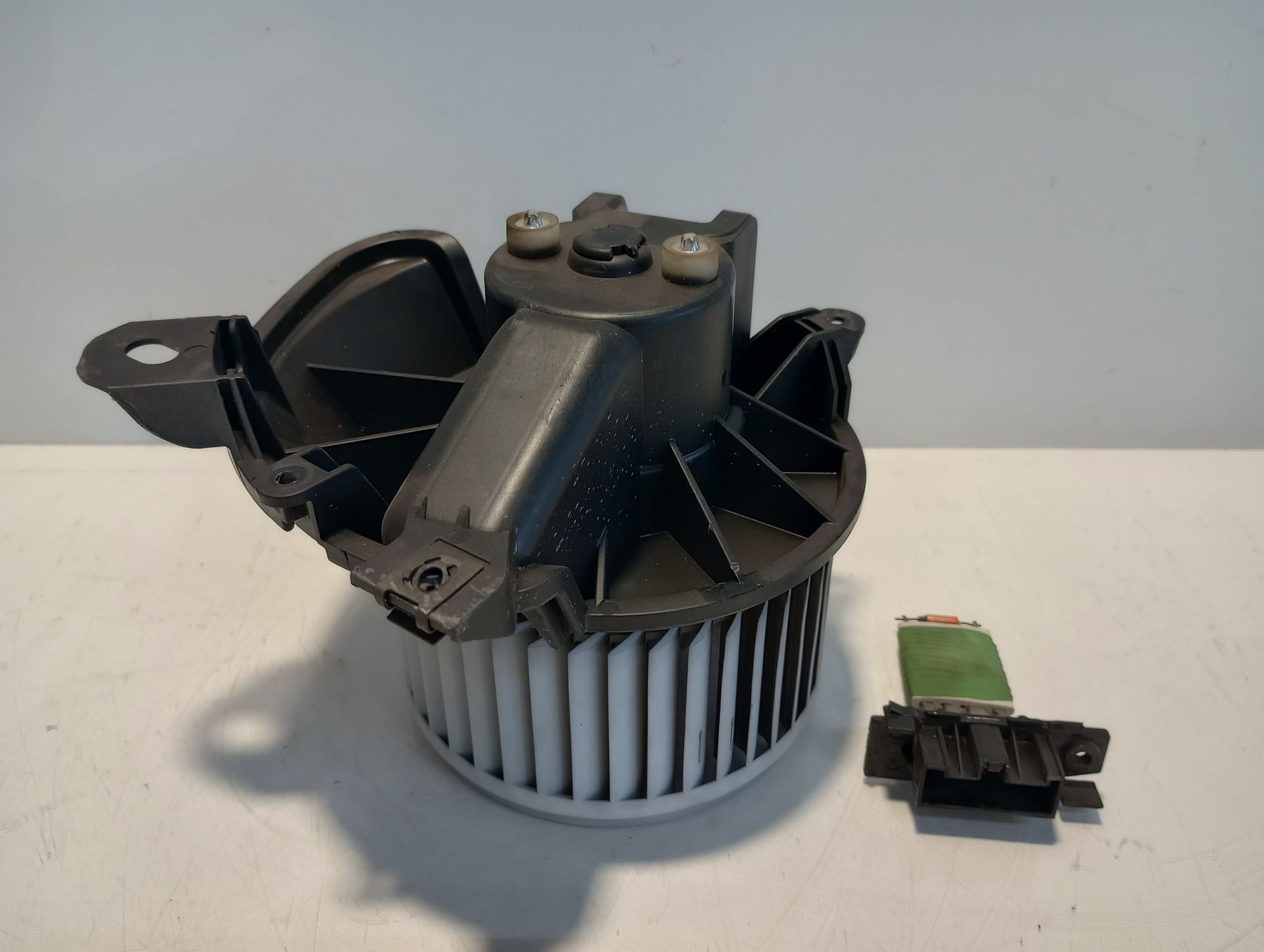 Fiat Punto Evo 199 orig Gebläsemotor mit Widerstand Heizungsgebläse Bj 2009