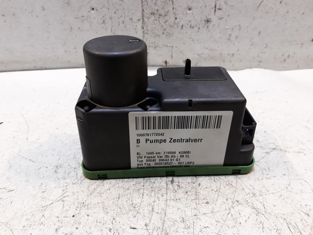 VW Passat 35i BJ 1995 Pumpe Zentralverriegelung 3A0962257 Hella