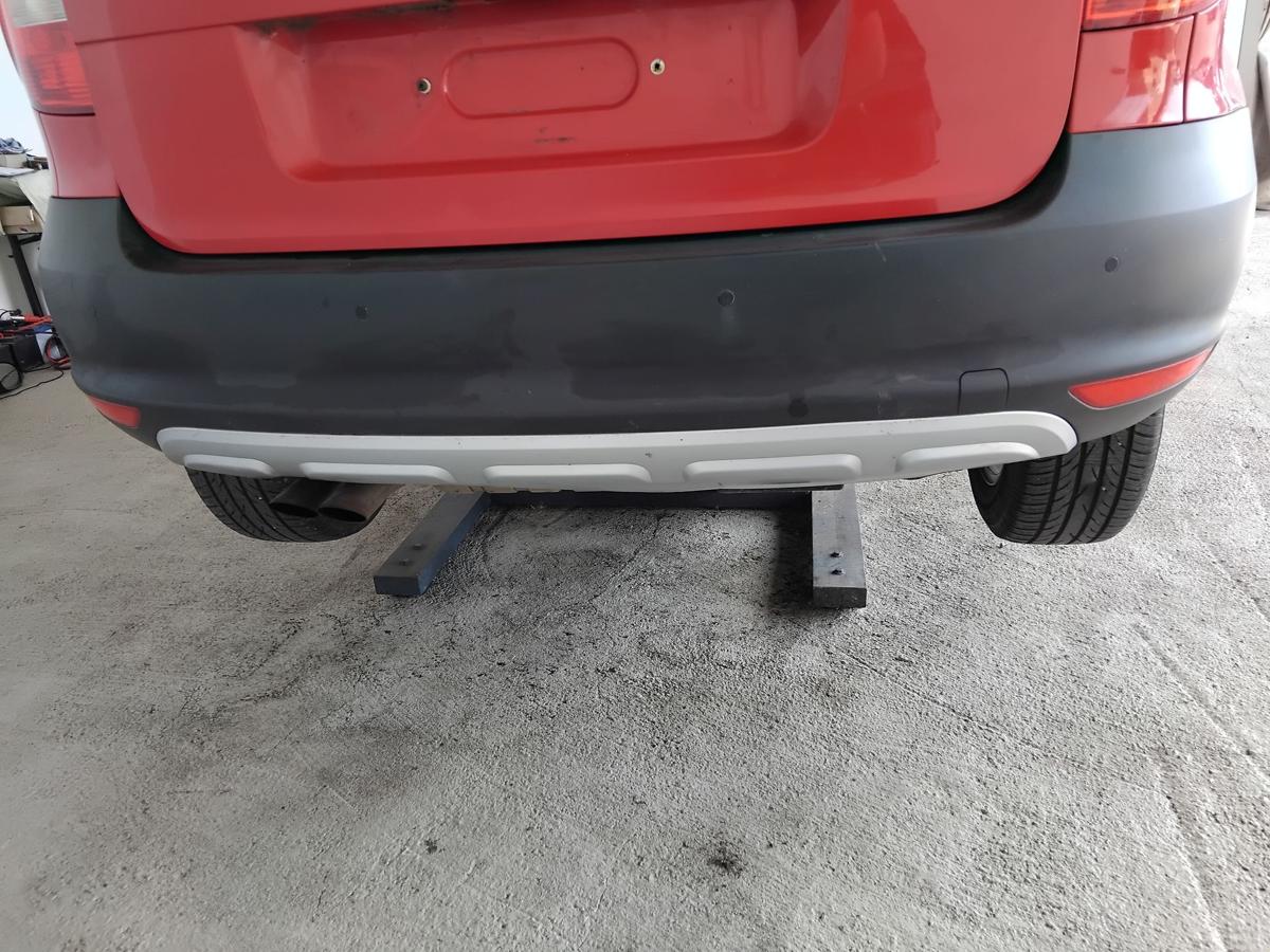 Skoda Yeti 5L original Stoßfänger Stoßstange hinten mit PDC BJ2010 AHK Klappe