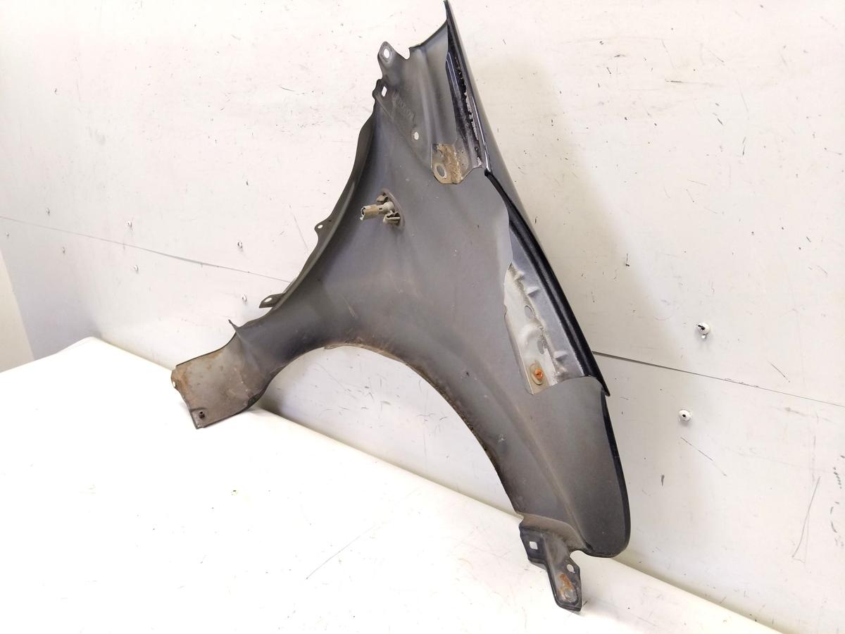 Toyota Aygo 1 original Kotfl&uuml;gel vorn links schwarzmetallic 211 Bj.2009