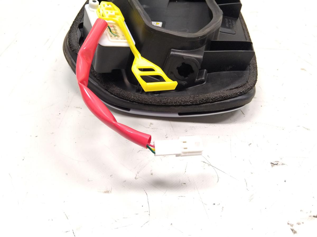 Mitsubishi Eclipse Cross original Klappe Ladedose rechts Deckel Ladeanschlu&szlig;