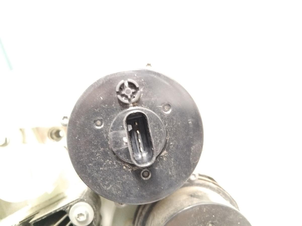 Tesla Model Y original Wärmtauscher Super Manifold 1625000-99-B Bj.2022