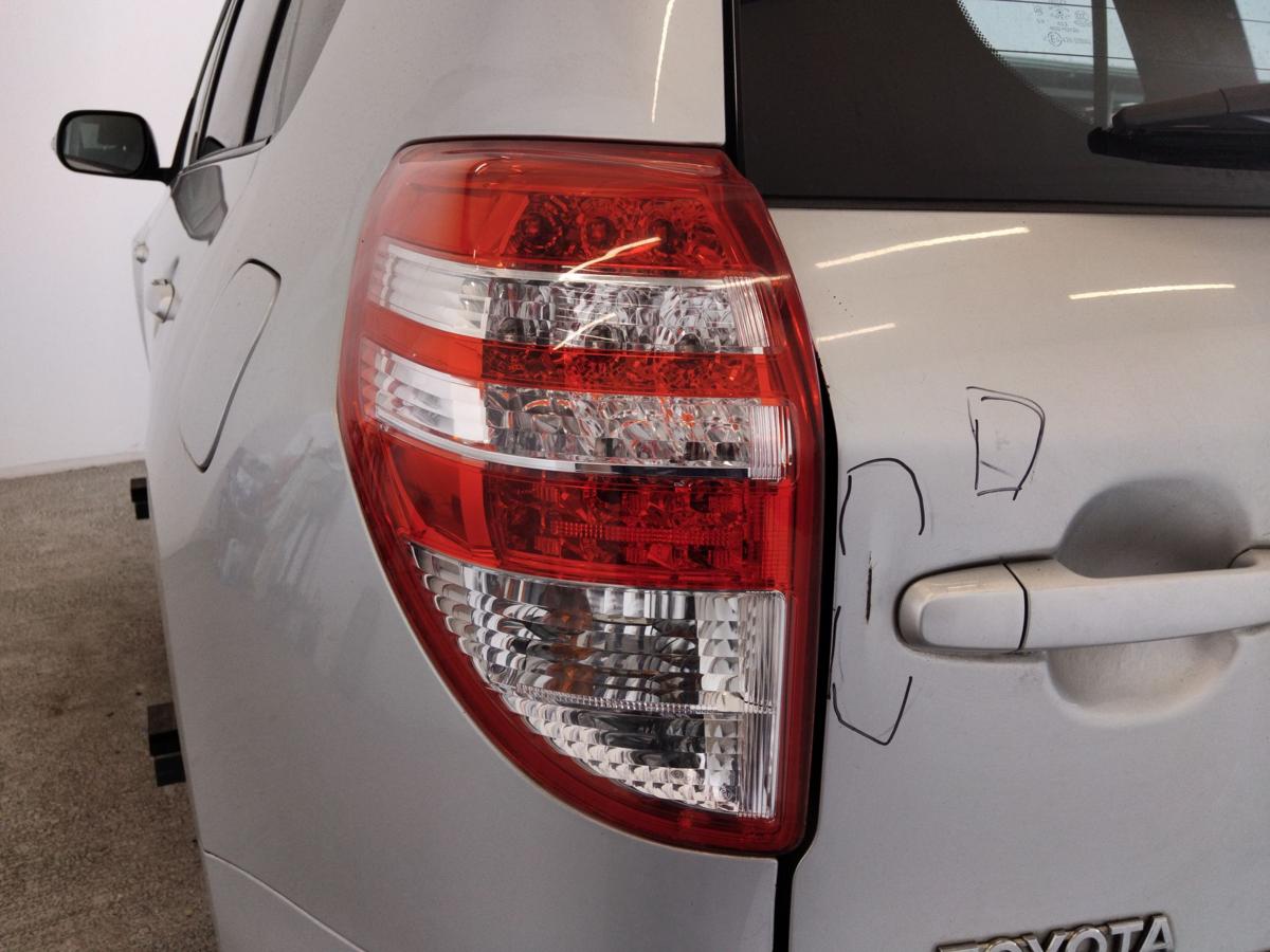 Toyota Rav4 3 Facelift original Rückleuchte Heckleuchte links BJ2010