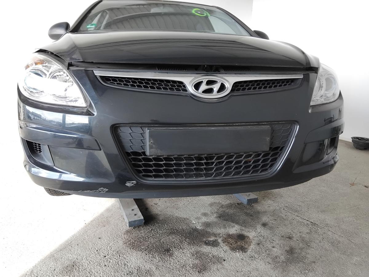Hyundai i30 FD orig Sto&szlig;stange Stossf&auml;nger vorn 9F Stone Black besch&auml;digt BJ2008