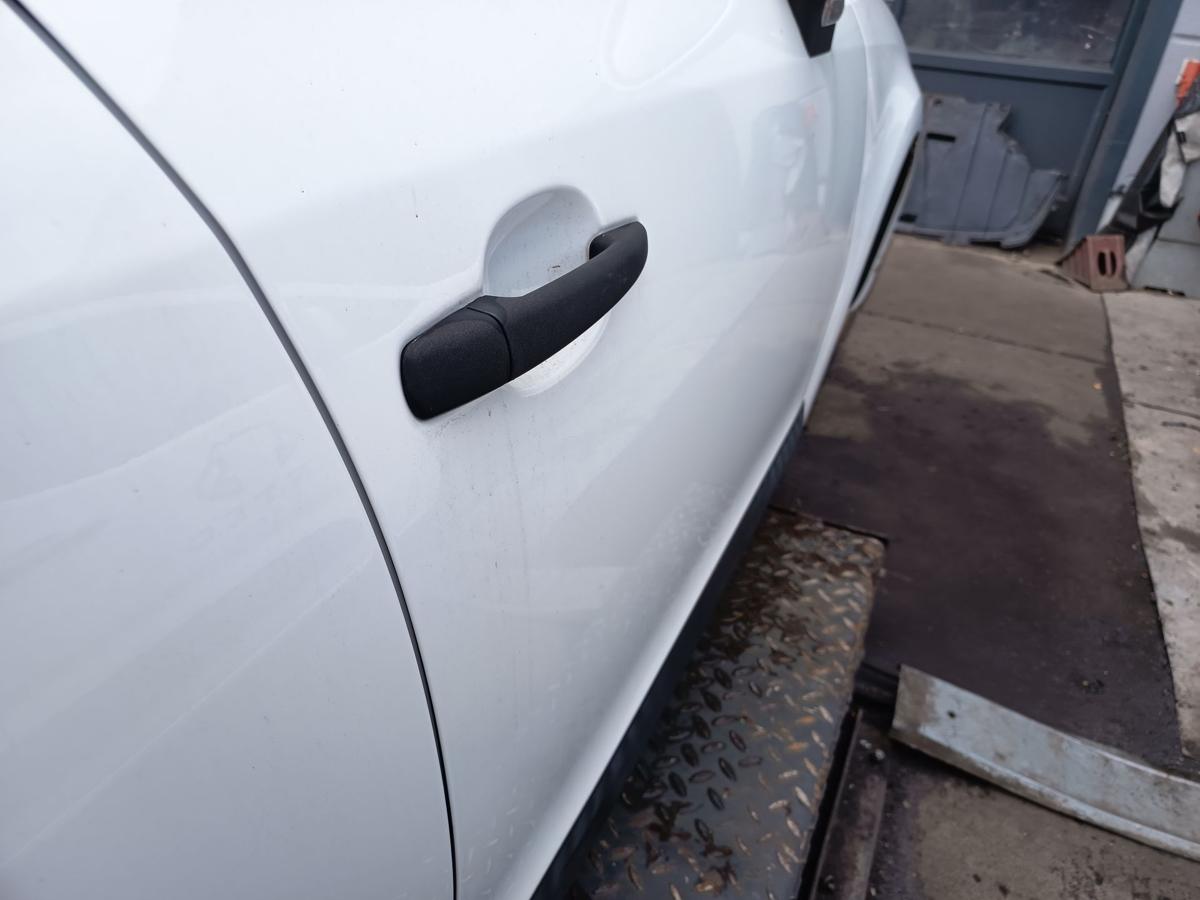 Citroen C4 original Tür vorn rechts 5trg Beifahrer EWP Schneeweiß Bj 2008