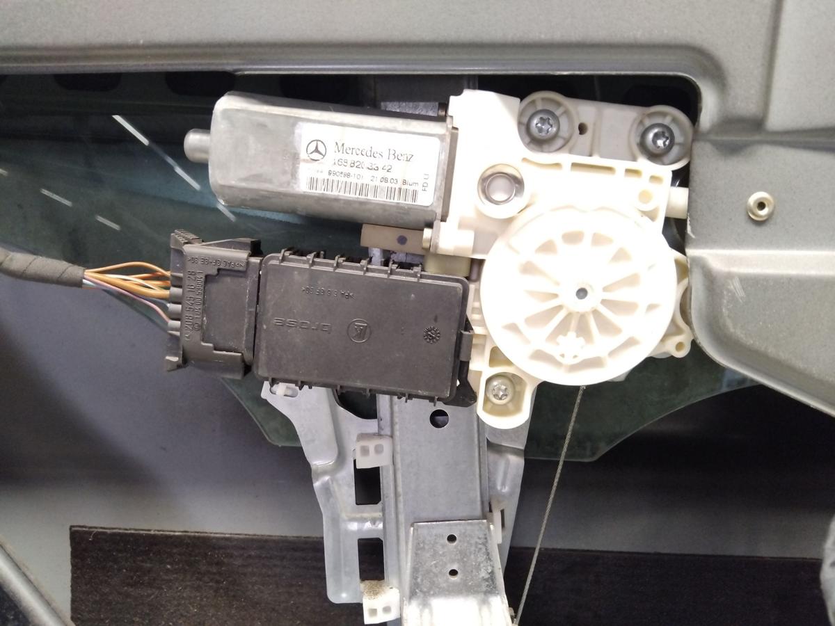 Mercedes A Klasse W168 T&uuml;r hinten links Langversion 696 Nachtschwarz BJ2003