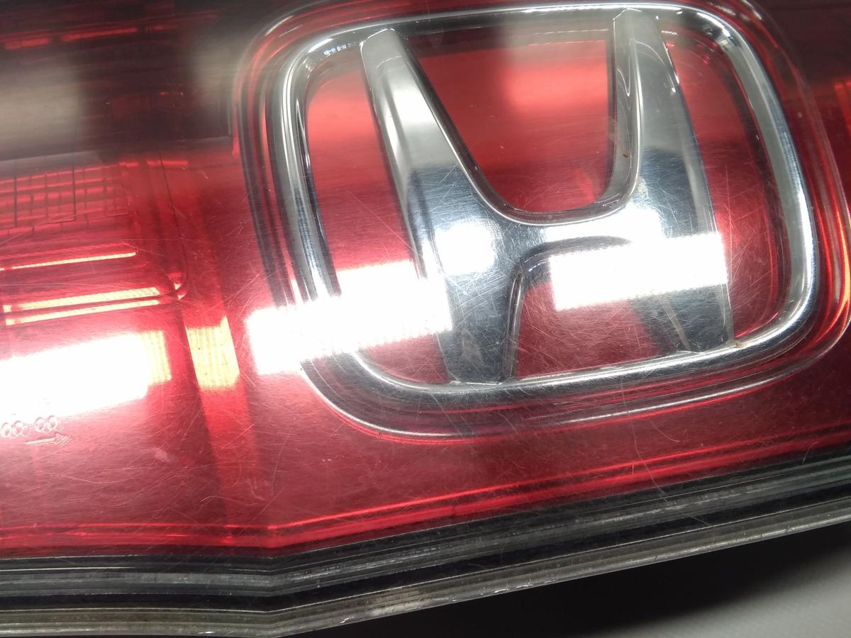 Honda Civic VIII FK original Rückleuchte Heckblende mitte BJ2008