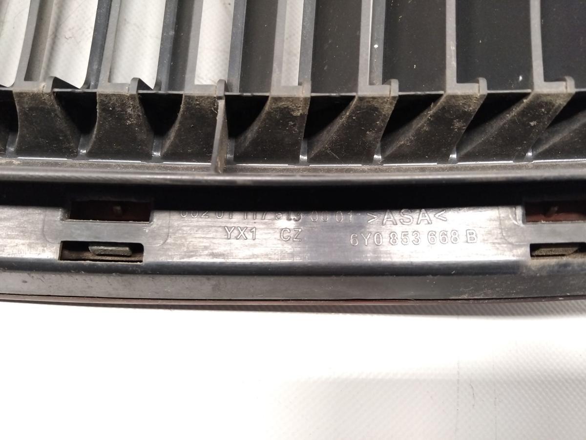 Skoda Fabia 1 6Y original Kühlergrill mit Rahmen LF3W Flamencorotmet. BJ2006