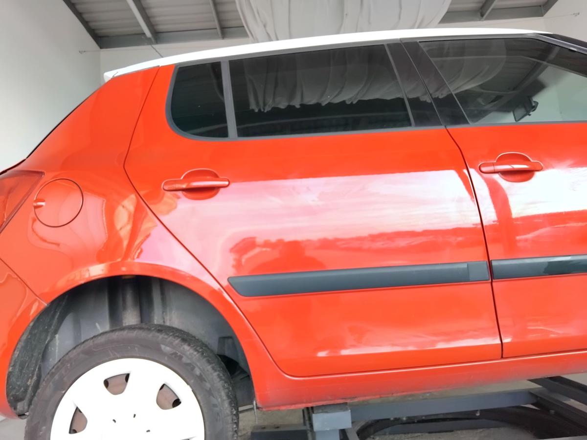 Skoda Fabia 2 5J Tür hinten rechts corridarot 8151 5-türig Fließheck BJ2009 Skoda Fabia 2 5J Tür hinten rechts corridarot 8151 5-türig Fließheck BJ2009