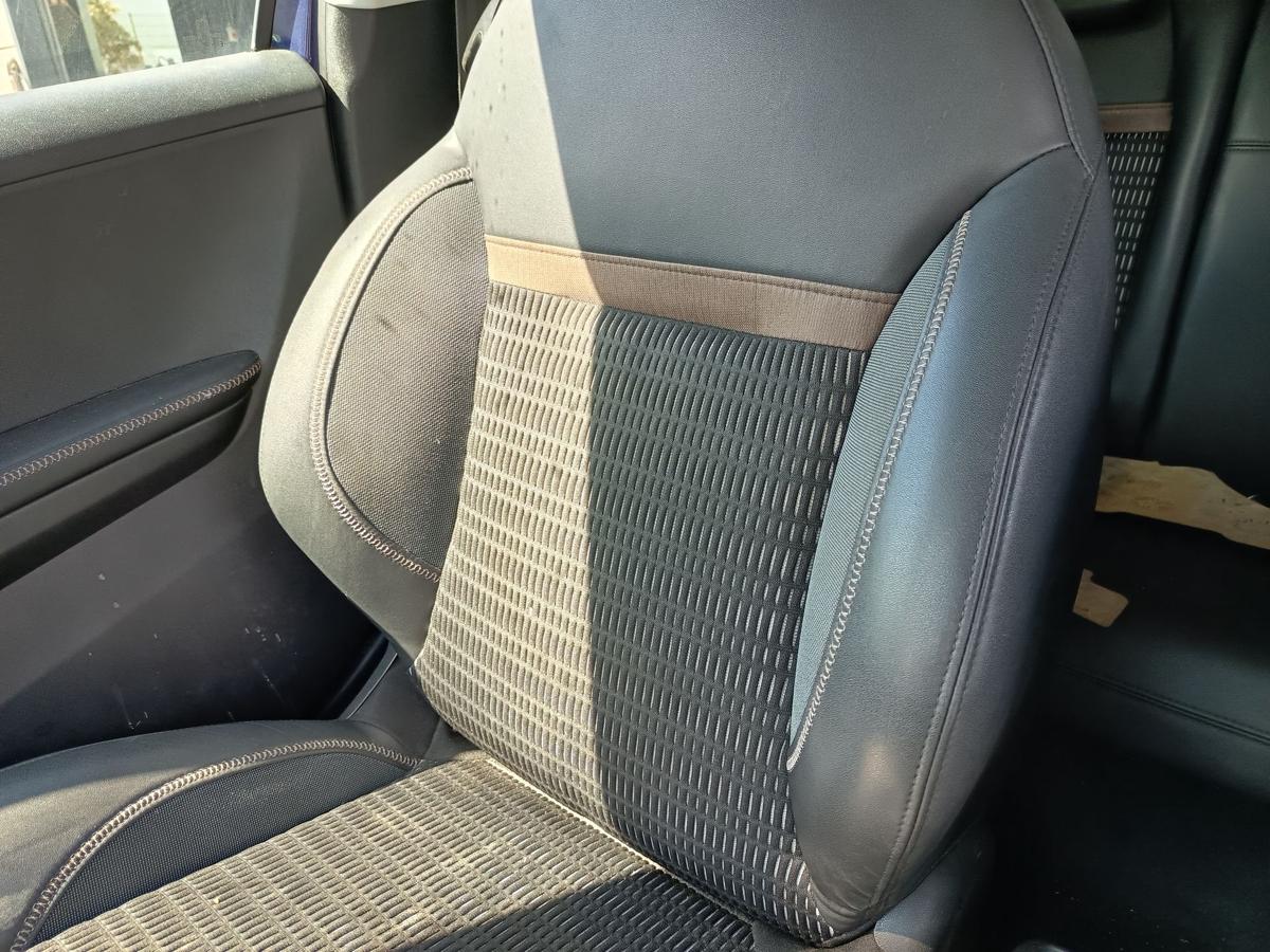 Peugeot 208 I orig Sitz rechts 3türer Beifahrer Leder Stoff 123Tkm Bj 2012