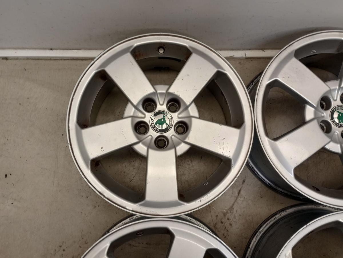 Skoda Octavia 1U orig Satz Alufelgen 6,5x16 ET 42