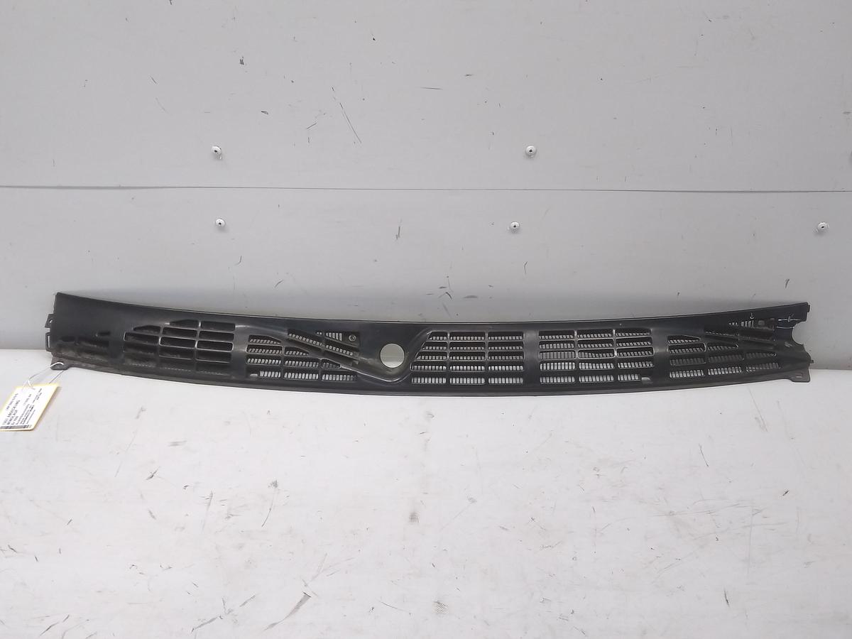 Chevrolet Blazer S10 original Plastikabdeckung Windlauf Bj.2000 beschädigt