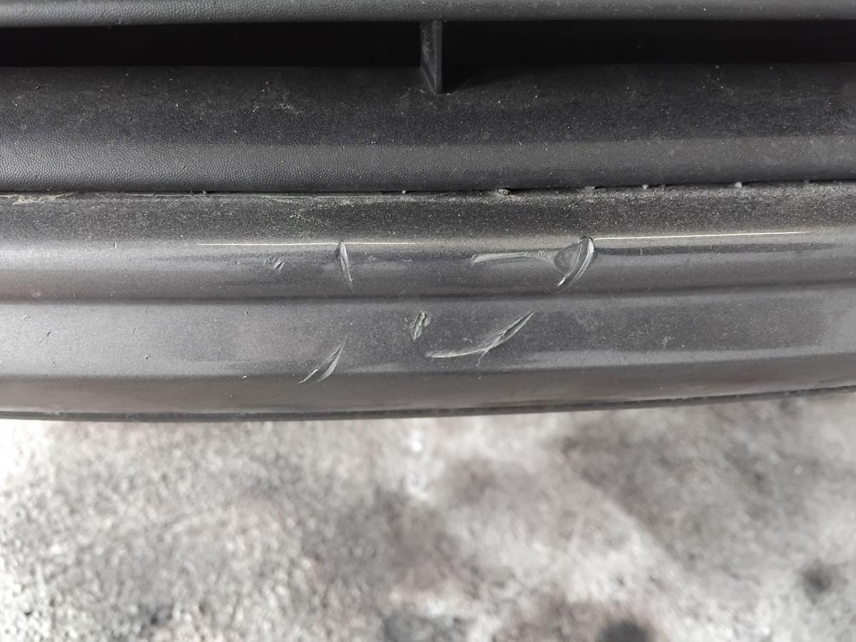 Renault Twingo 3 original Sto&szlig;stange Stossf&auml;nger vorn besch&auml;digt BJ2018