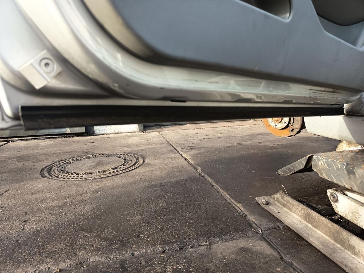 BMW 3er E46 Compact original T&uuml;r links Fahrer 354 Titansilber Bj 2002