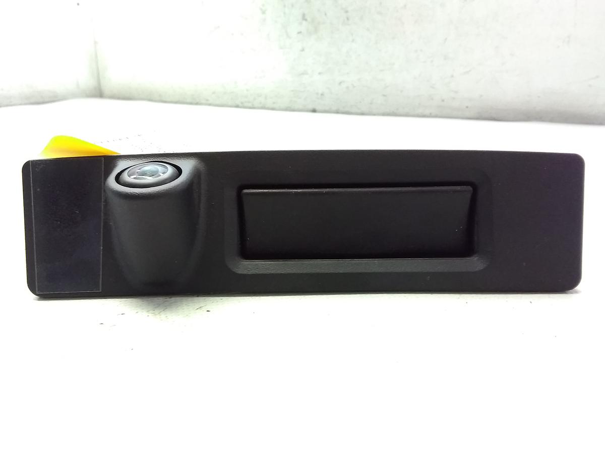 Tesla Model Y original Heckklappengriff mit R&uuml;ckfahrkamera 1095949-00-E