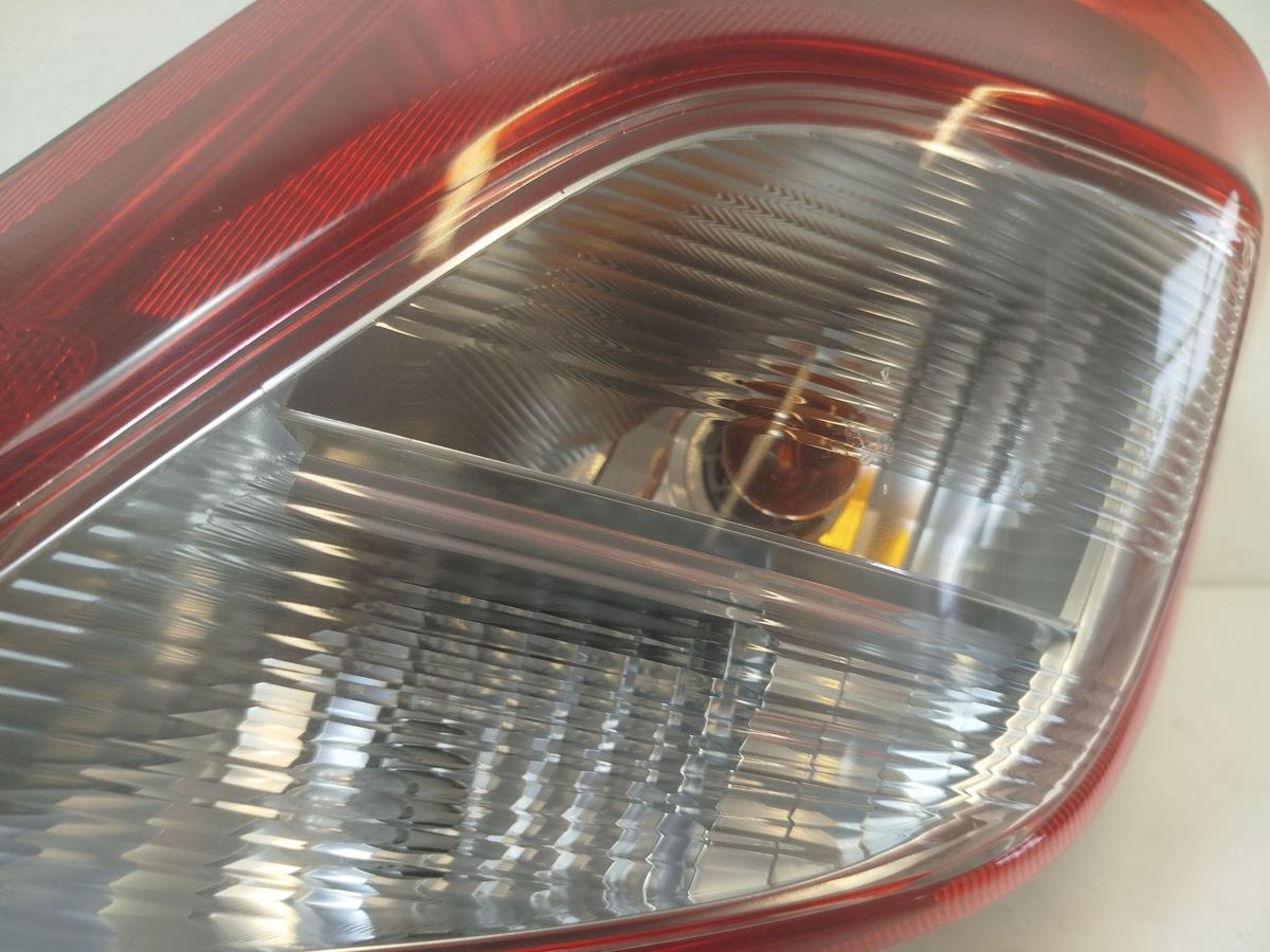 Toyota Yaris XP13 R&uuml;ckleuchte rechts R&uuml;cklicht Heckleuchte kein LED 10-14