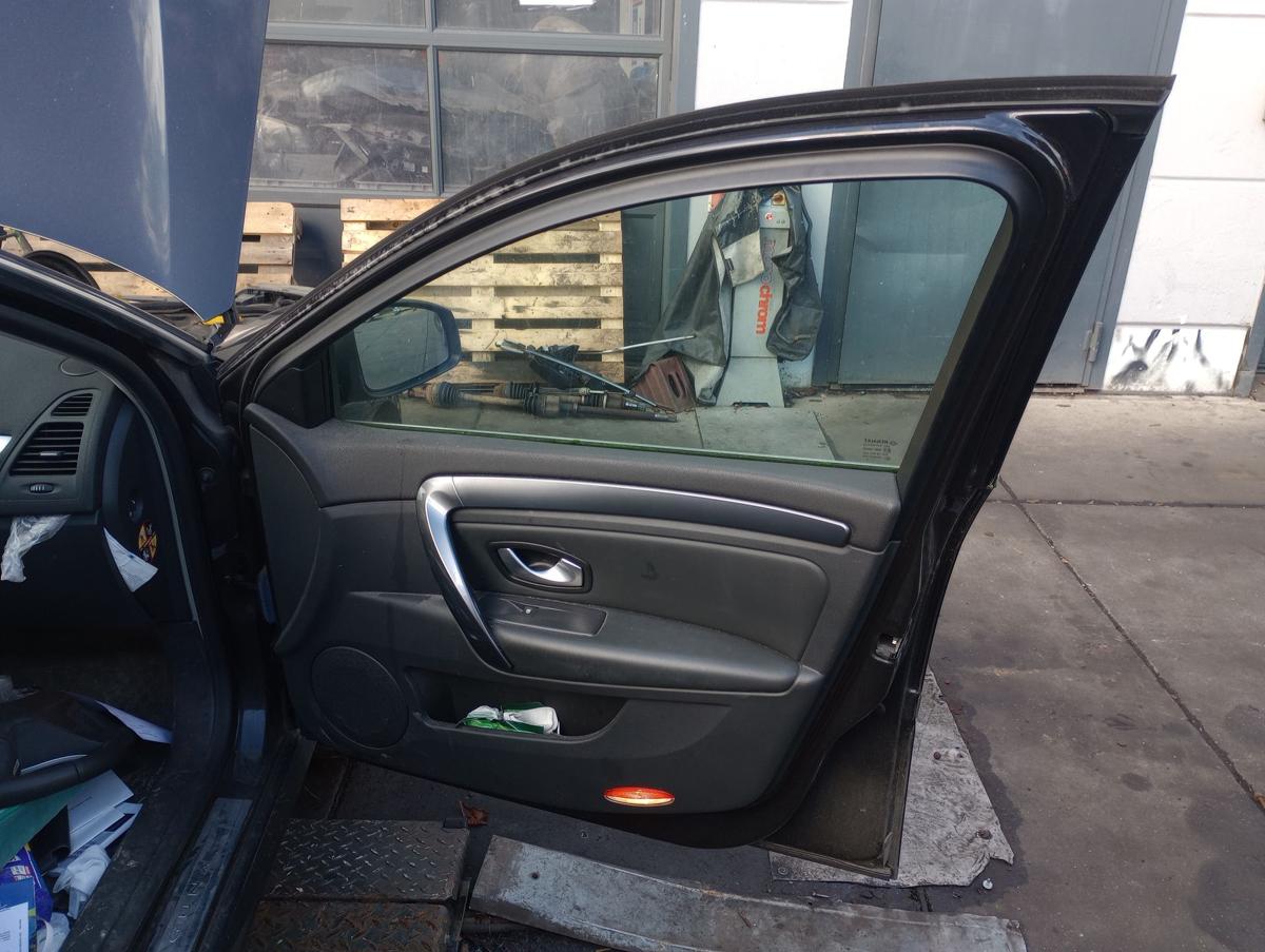 Renault Laguna 3 Kombi orig Tür VR Beifahrertür 676 Perlm.schwarz met Bj 2010