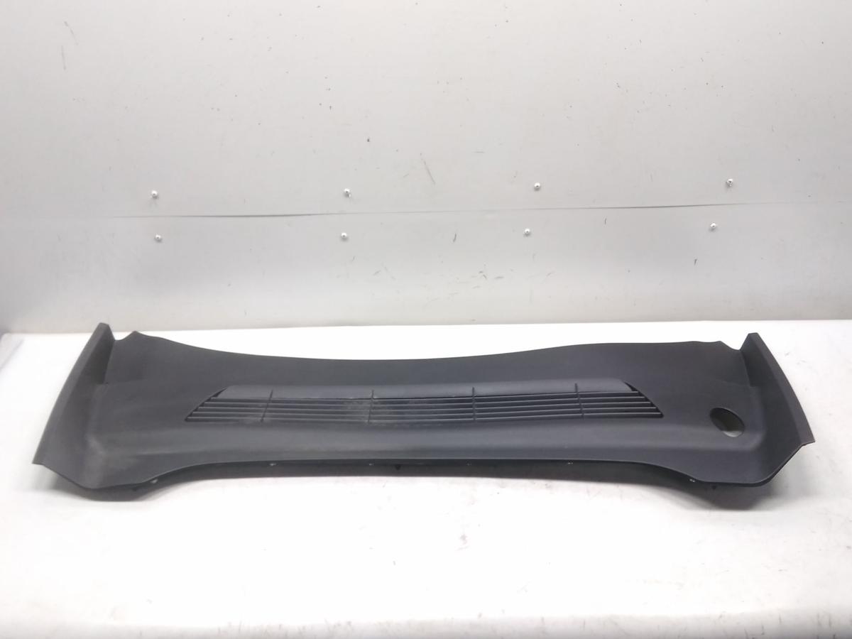 Tesla Model Y original Plastikabdeckung Blende Windlauf 1619812-00-B Bj.2023