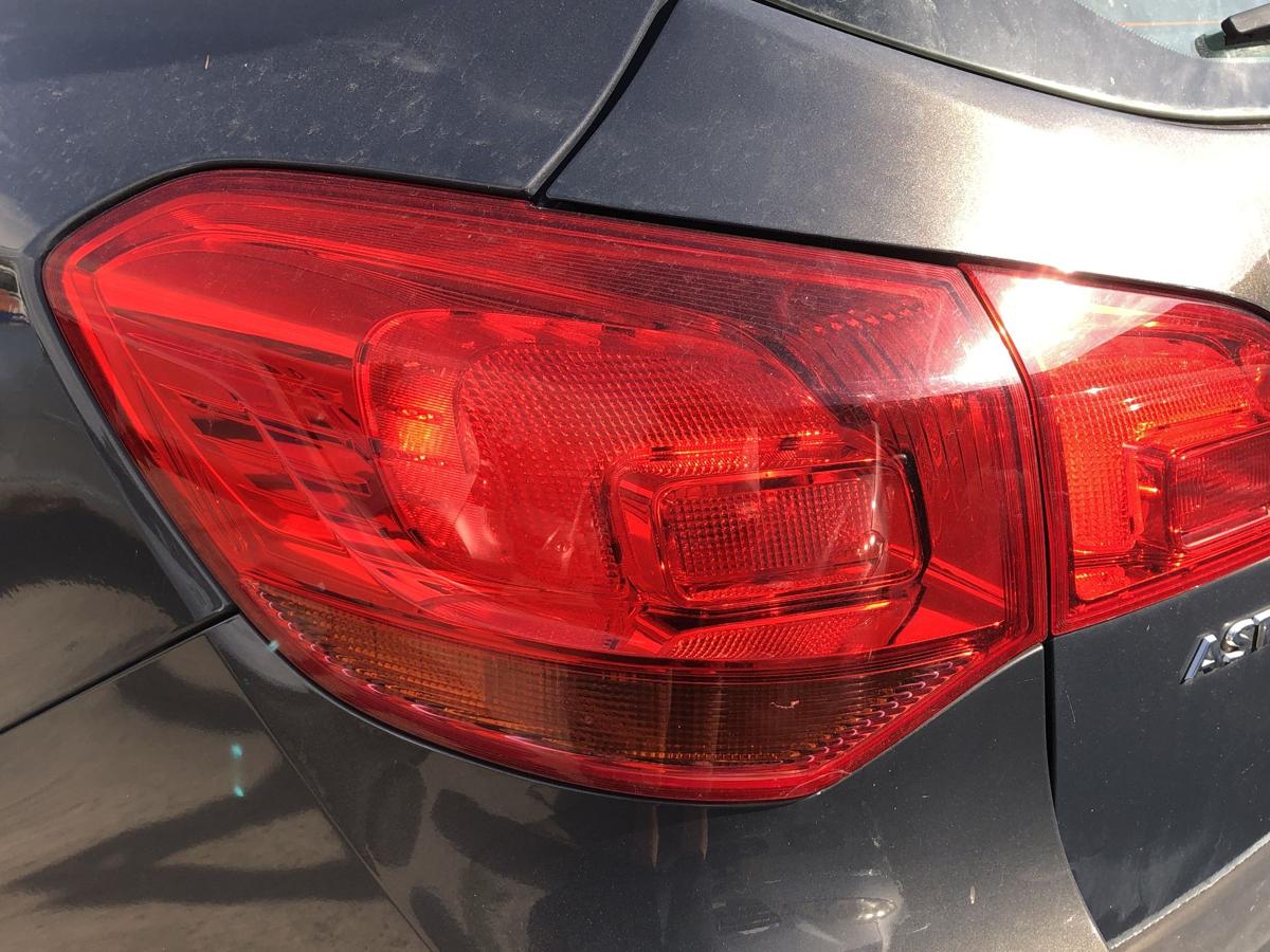 Opel Astra J R&uuml;ckleuchte links au&szlig;en Ecke R&uuml;cklicht Heckleuchte Kombi Caravan