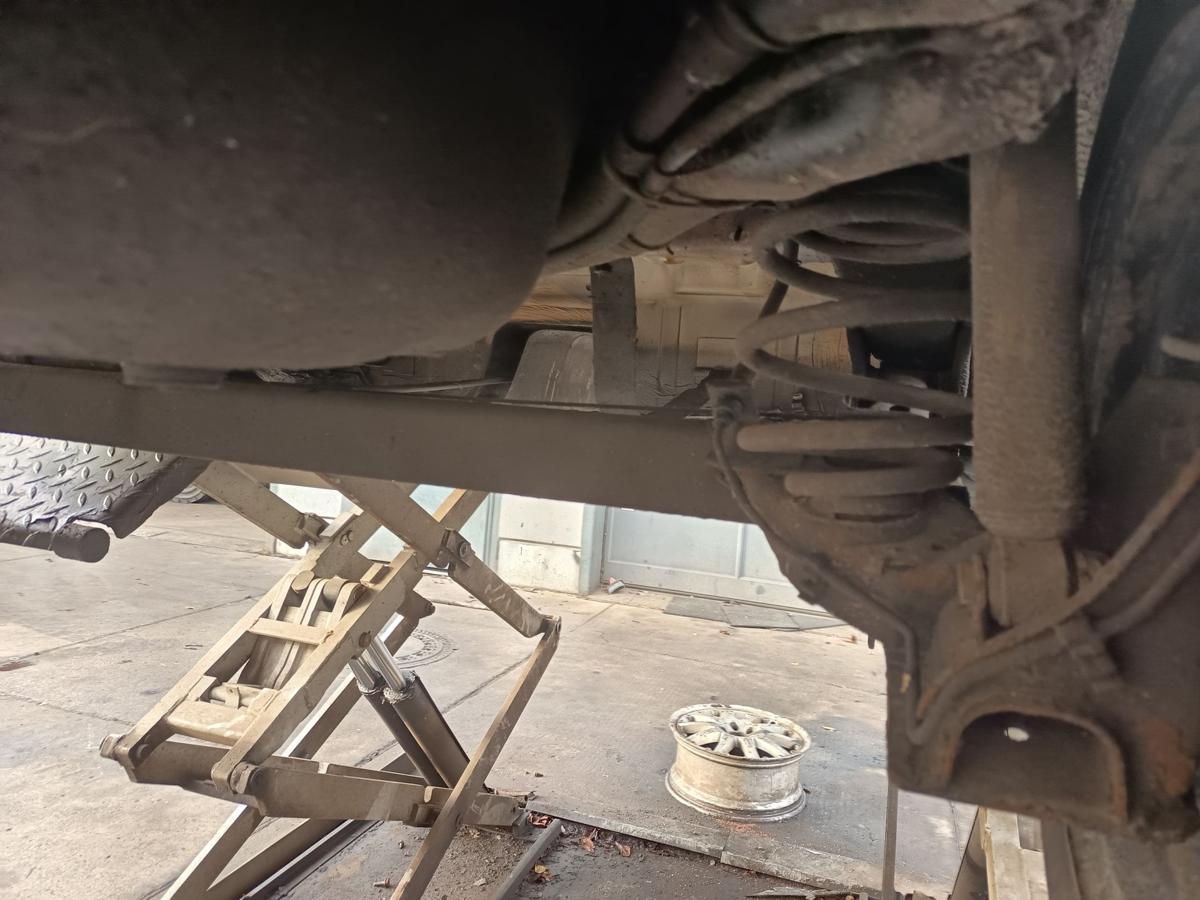 Opel Corsa B S93 Bj 1996 original Hinterachse mit Trommelbremse 1,2L 33KW Benzin