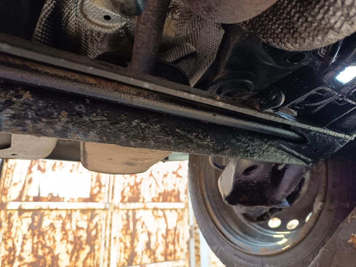 Renault Twingo II original Hinterachse Tr&auml;ger trommelgebremst 1,2l 43kW Bj 2009