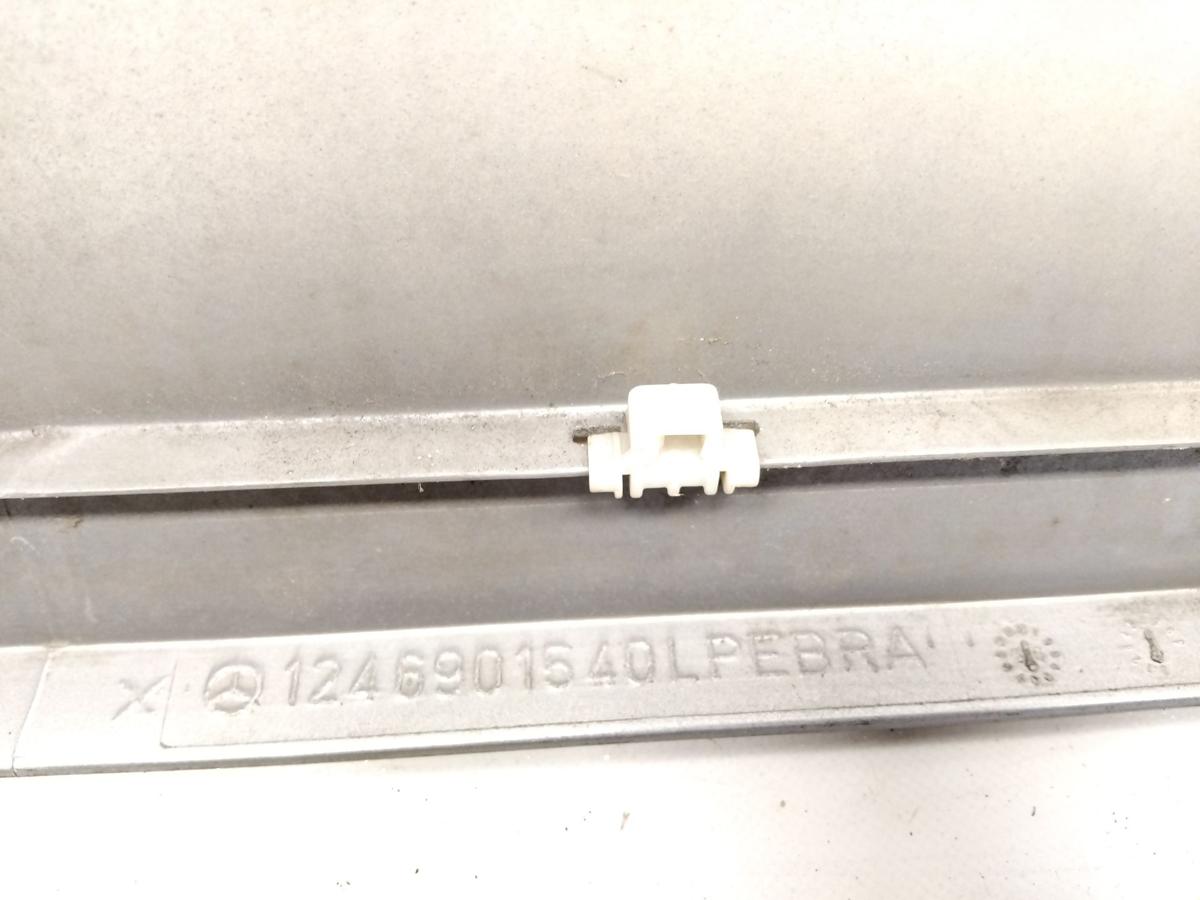 Mercedes W124 Türzierleiste Blende Tür vorn links 1246901540 graumetallic BJ1992