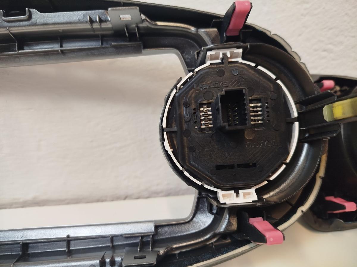 Toyota Yaris XP13 Blende Armaturenbrett Radioausschnitt Luftd&uuml;sen links rechts