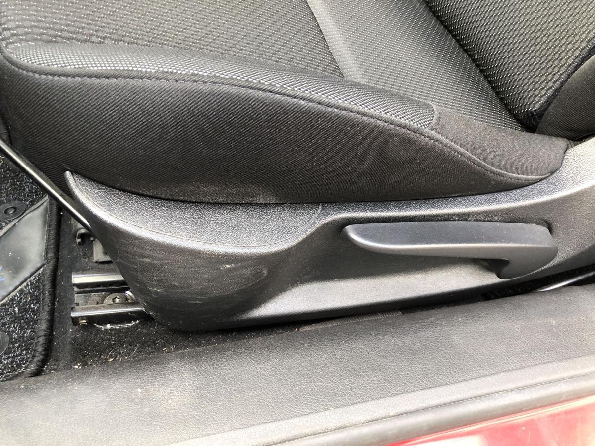 Peugeot 207 WA WC Sitz vorn links Fahrersitz ohne Heizung Autositz Stoff