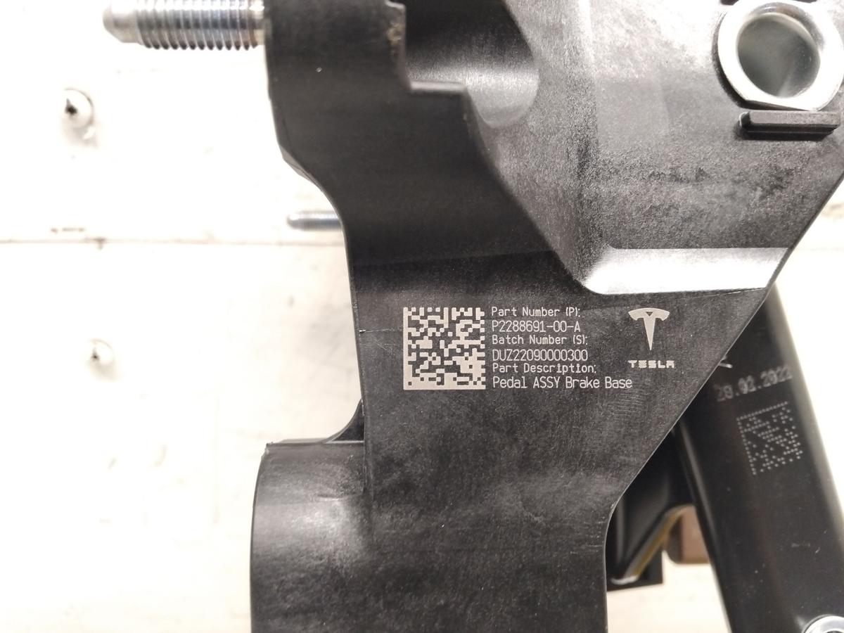 Tesla Model Y original Bremspedal RWD nicht Performance BJ2023