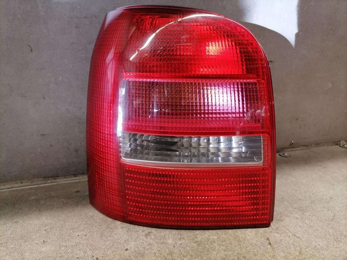 Audi A4 B5 Rücklicht Heckleuchte links rot weiss Avant BJ99-01
