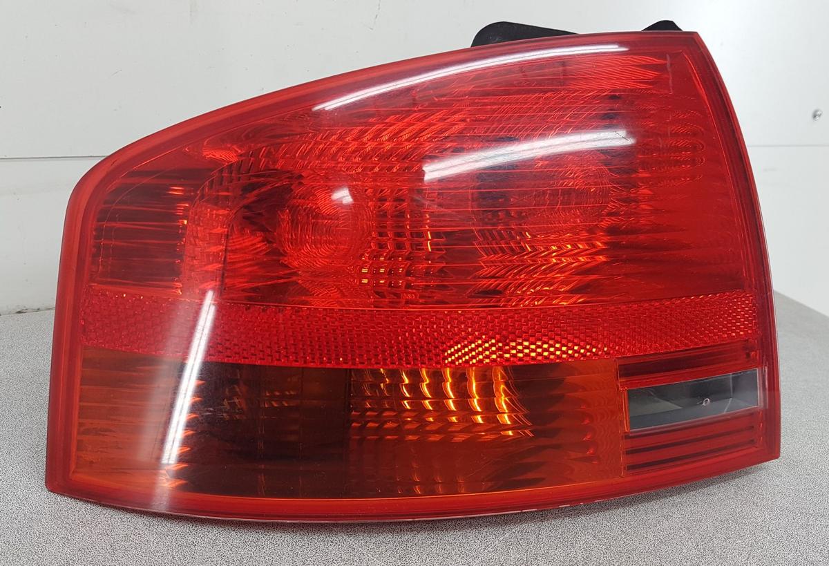 Audi A4 8E Rückleuchte Rücklicht außen links 96503701 Bj2006 Limousine A4 B7