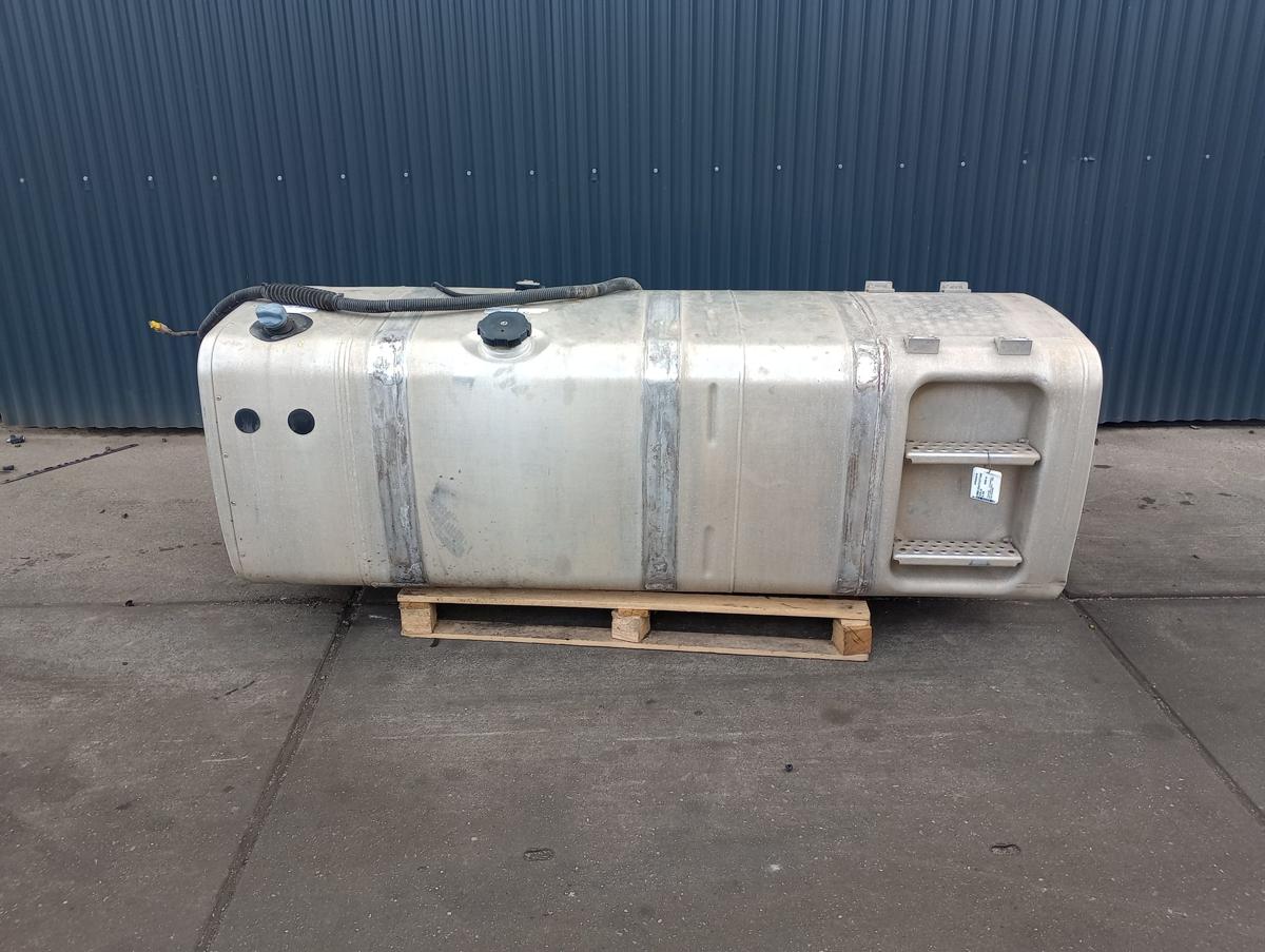 MAN TGS X 18.400 orig Kraftstofftank/ AdBlue /10,5L Diesel 294KW Bj 2009