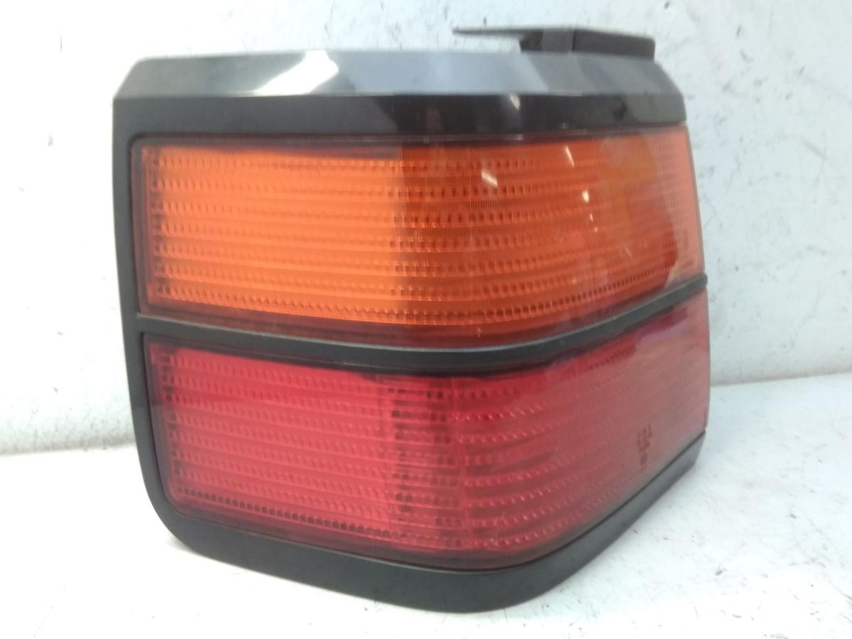 VW Passat B3 35i BJ1992 original R&uuml;ckleuchte au&szlig;en links Limousine rot gelb 357945111