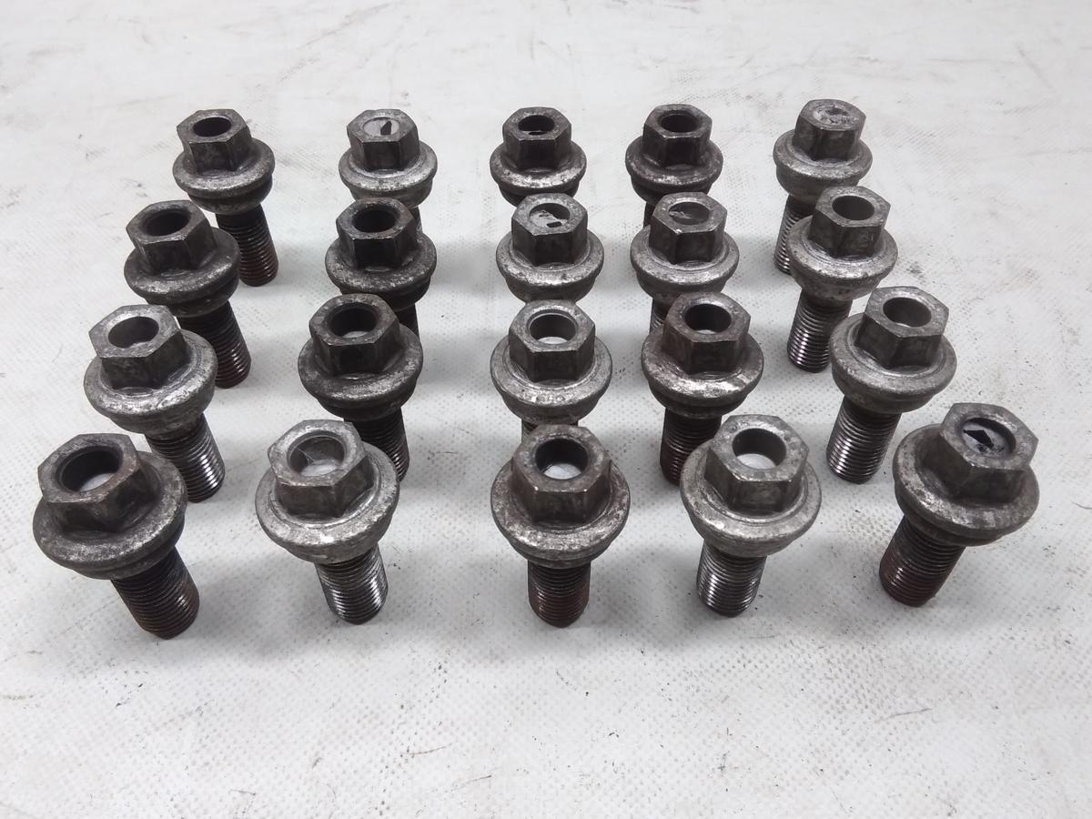 Mercedes Vito 447 Satz Radbolzen 20 St&uuml;ck M14x1,5 SW17 Bj.2014