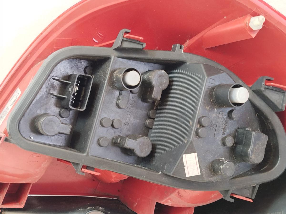 Renault Clio III R R&uuml;ckleuchte Schlussleuchte R&uuml;cklicht rechts 3 und 5 T&uuml;rer